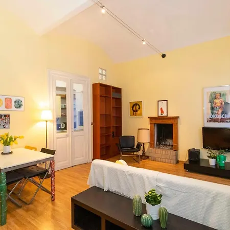 Daire Porta Nuova & San Salvario Roomy Flat *