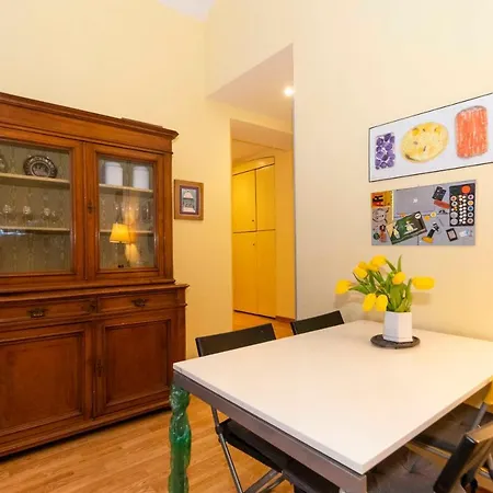 Daire Porta Nuova & San Salvario Roomy Flat *