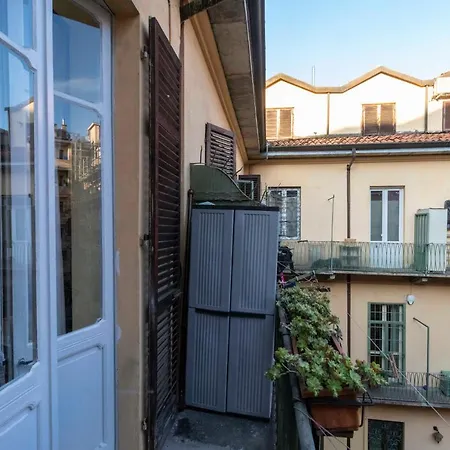 Daire Porta Nuova & San Salvario Roomy Flat