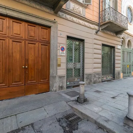 Daire Porta Nuova & San Salvario Roomy Flat *