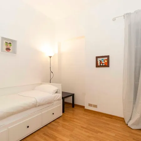 Daire Porta Nuova & San Salvario Roomy Flat