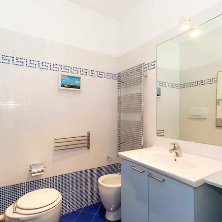 Porta Nuova & San Salvario Roomy Flat Turin