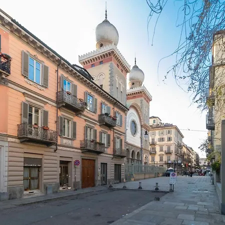 Porta Nuova & San Salvario Roomy Flat Daire *