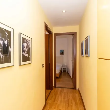 Daire Porta Nuova & San Salvario Roomy Flat Torino