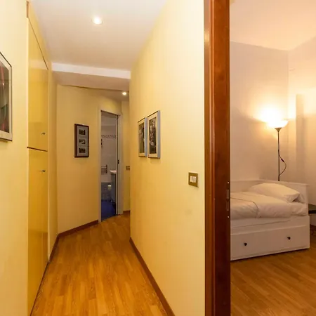 Porta Nuova & San Salvario Roomy Flat Daire