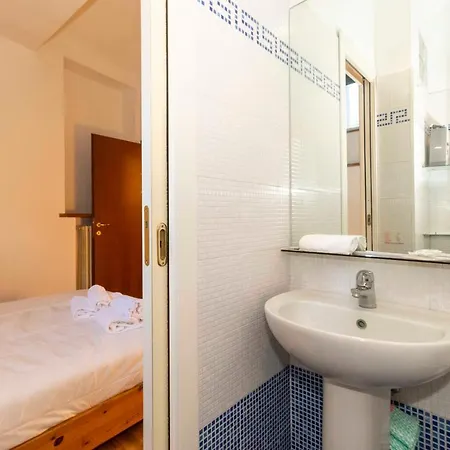 Porta Nuova & San Salvario Roomy Flat Daire