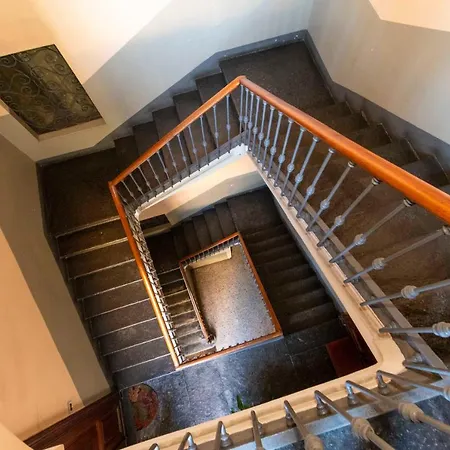 Porta Nuova & San Salvario Roomy Flat Daire