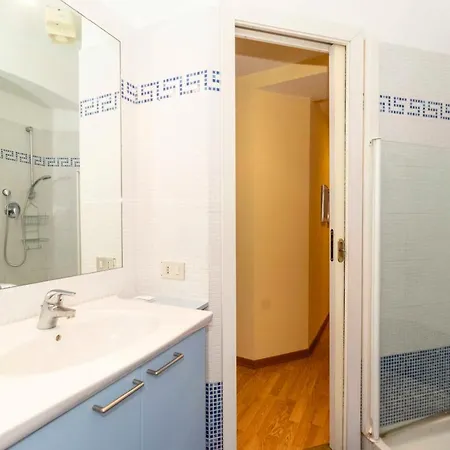 Daire Porta Nuova & San Salvario Roomy Flat *